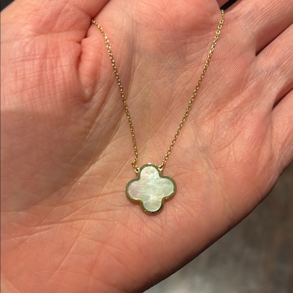 14KT Yellow Gold Mother of Pearl Clover Necklace - Picture 2 of 7